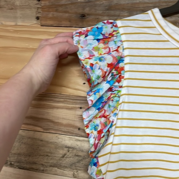 Doe and Rae size Small Striped Yellow and White Floral Flutter Sleeve Blouse - Picture 2 of 7